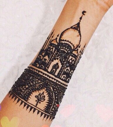 Taj Mahal in henna design 