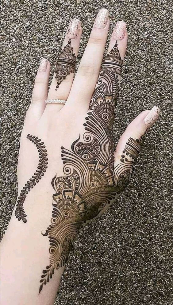 Beautiful Arabic Mehndi best for bridesmaids