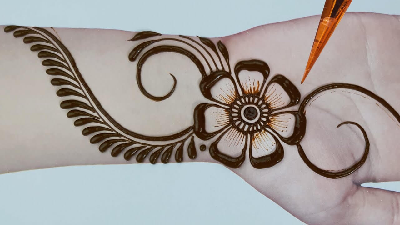 Simple but attractive Mehndi for officemates