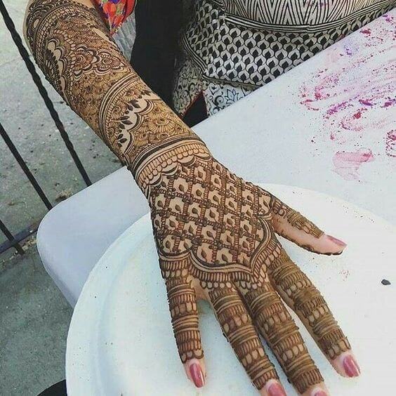 Mehndi Designs for Brides’ backhands