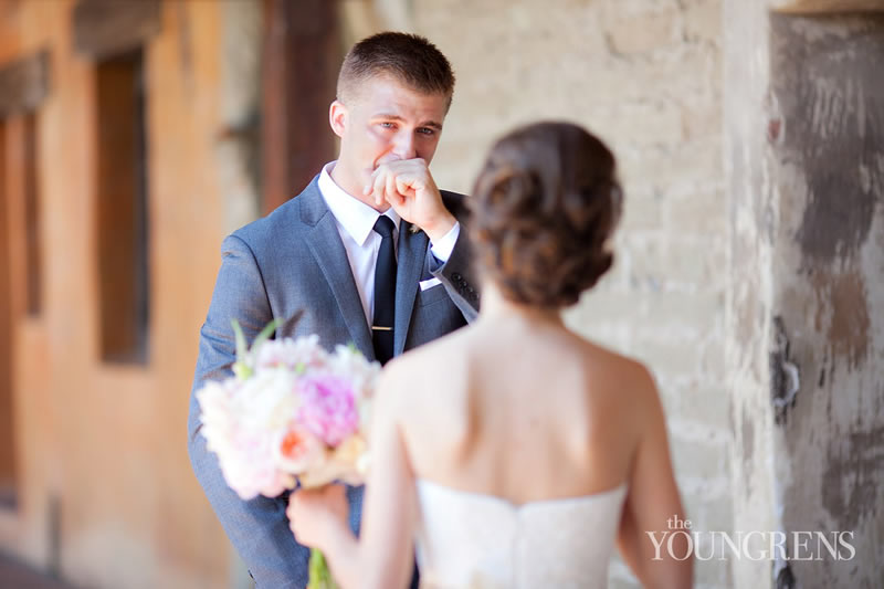 “First look” to express emotions pre-wedding pose