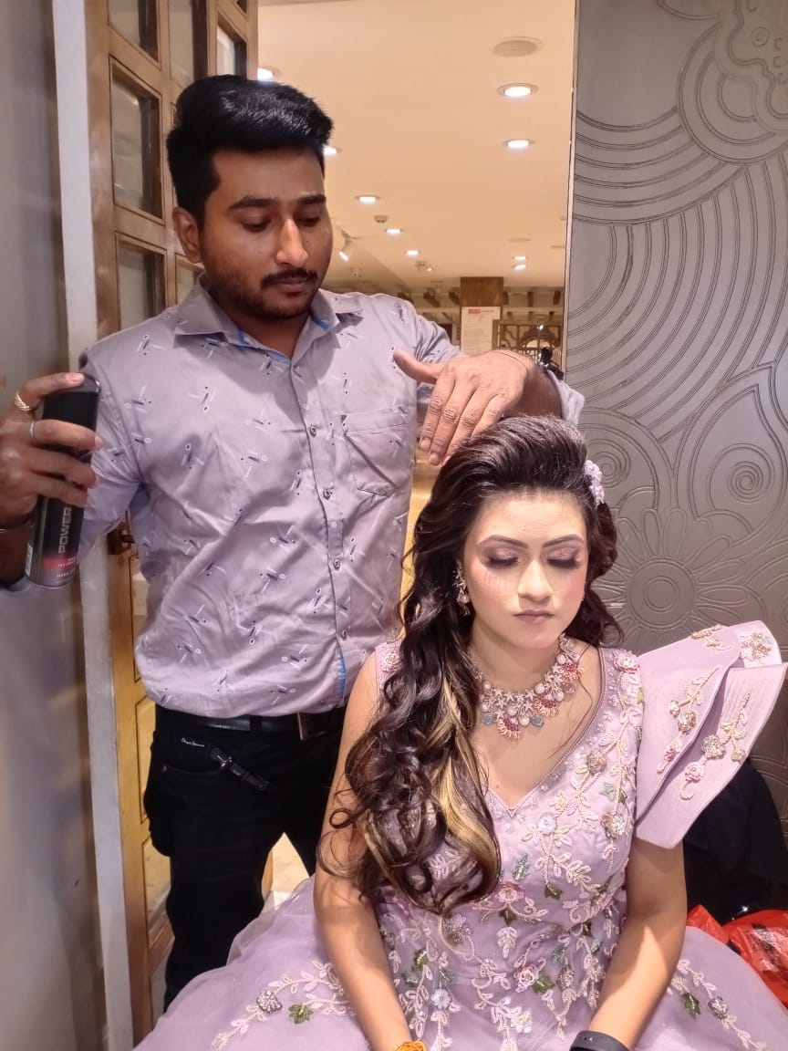 Ankush - Hairdresser And Hair Stylist Near Paschim Puri, New Delhi | MakeupWale Ankush - Hairdresser And Hair Stylist Near Paschim Puri, New Delhi | MakeupWale