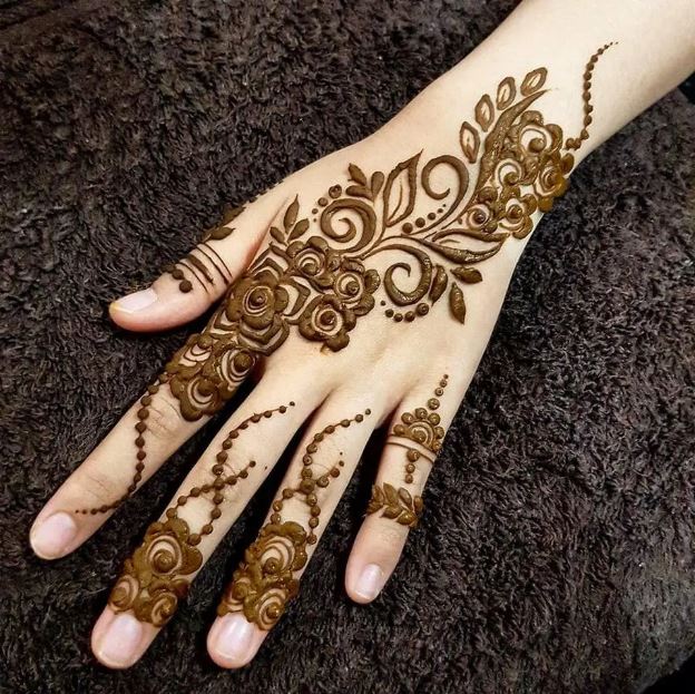 Beautiful band-hand arabic mehndi design