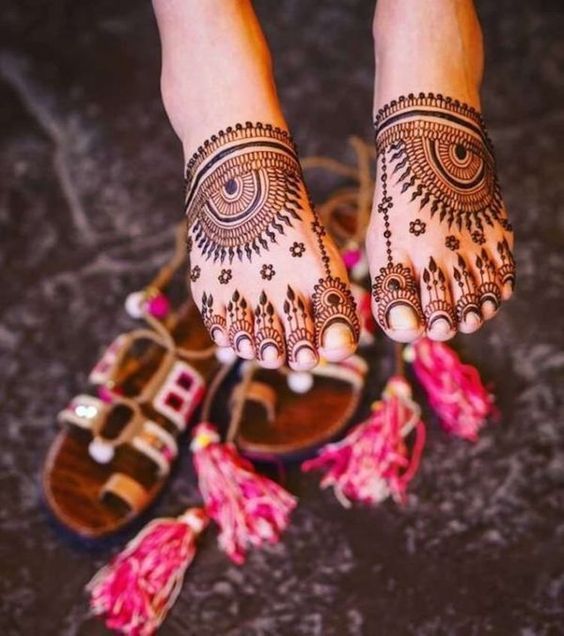 Dainty Arabic Feet Henna Design