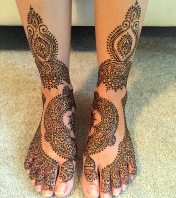 Decent Bridal Mehndi Designs For Feet