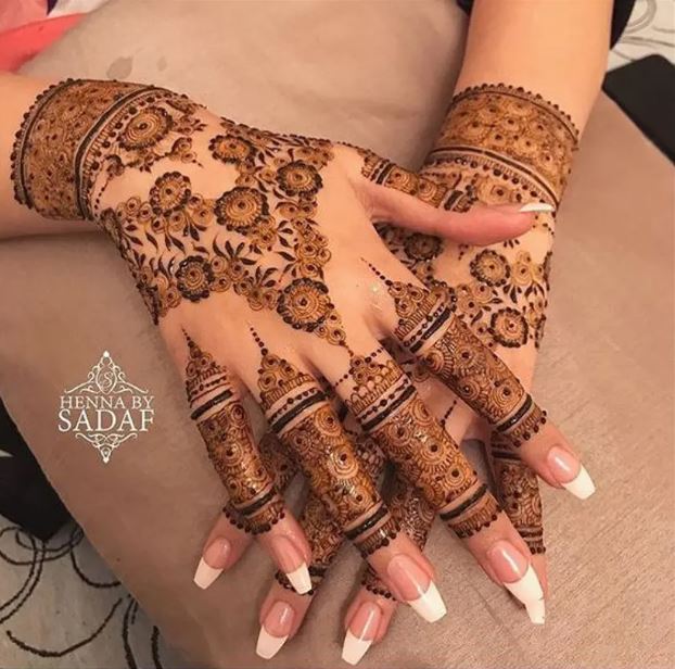 Easy Arabic Mehndi Design With Swirls & Floral Minimal
