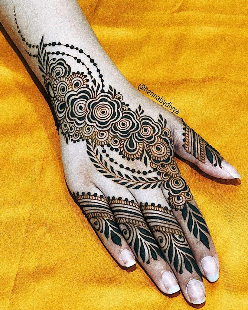 Free-floating bridal arabic mehndi design