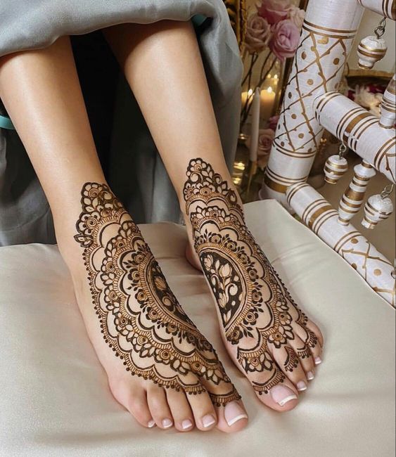 Modern Feet Arabic Mehndi Design