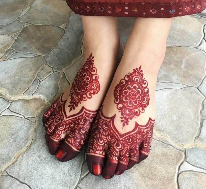 Pakistani Bridal Mehndi For Legs