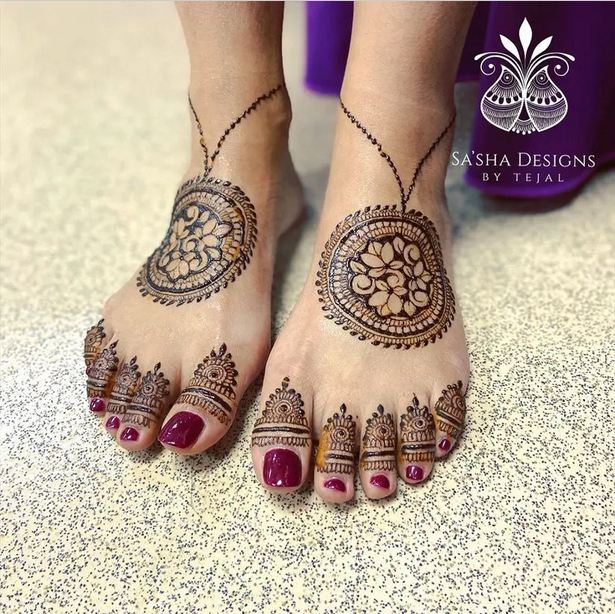 Pendant Based Mandala Feet Mehndi