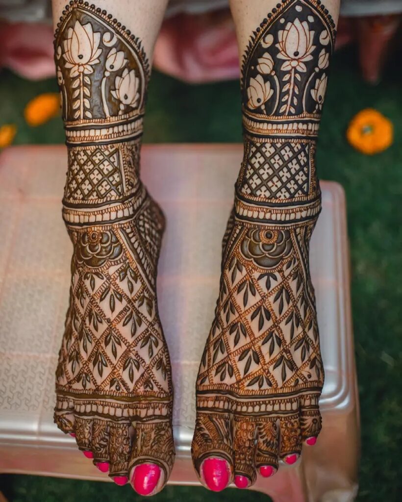 Floral Bold Outline Leg Mehndi Idea