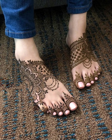 Leg Mehndi Design To Boost Elegance