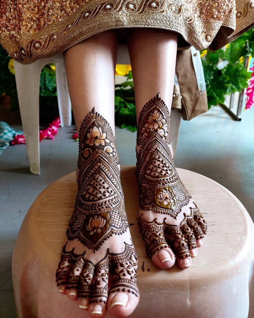 Leg Mehndi Design With Lotus Petals Motifs