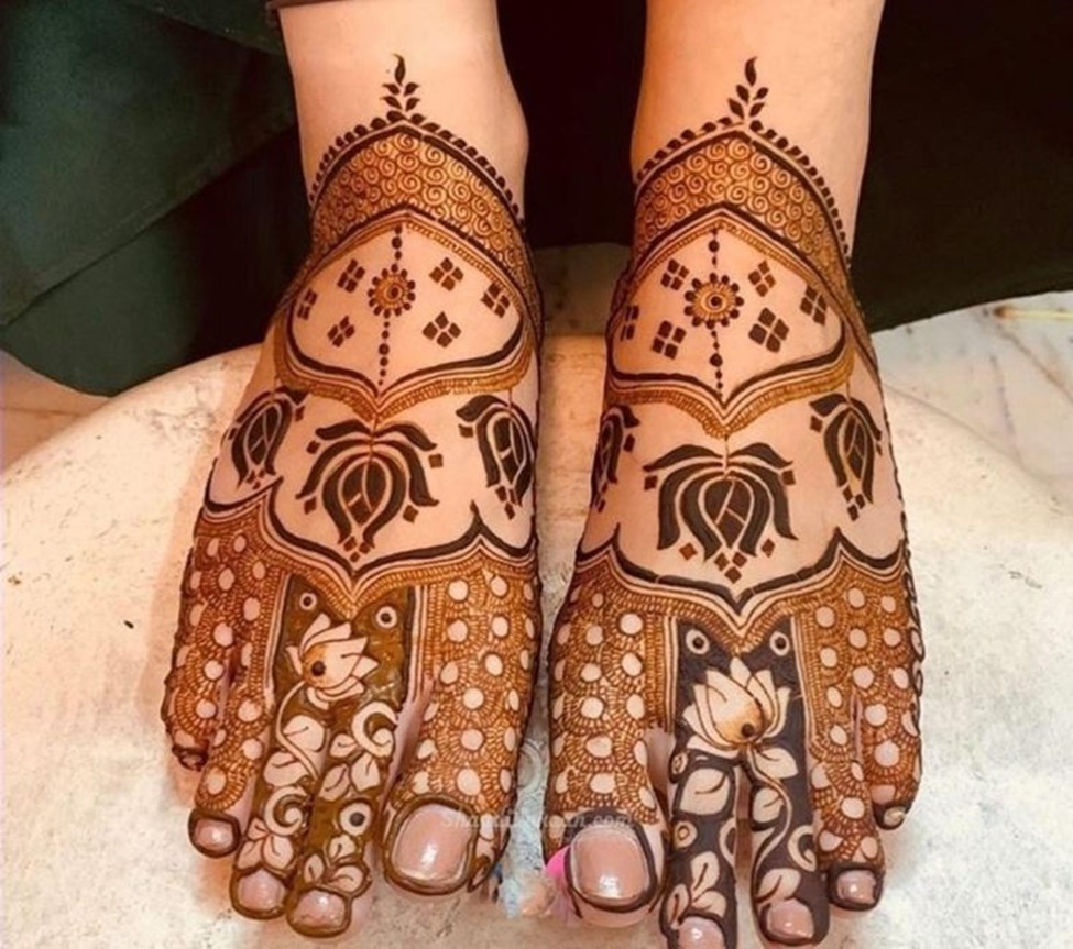 Lotus Motifs Mehndi Designs For Legs