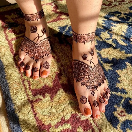 Sweet Wedding Leg Mehndi Pattern