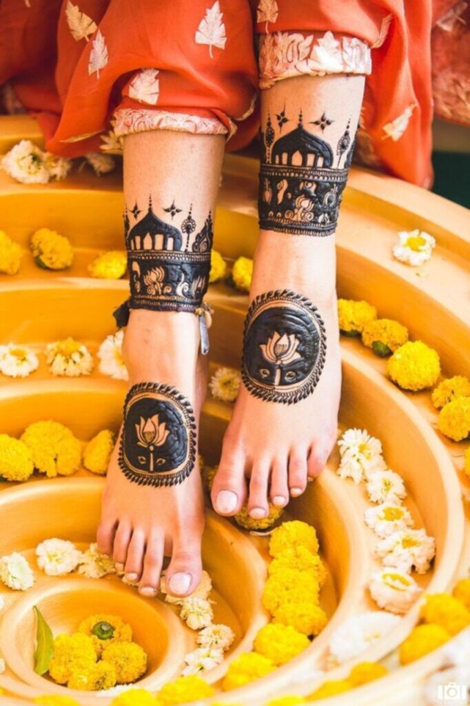 Tombs Inspired Leg Mehndi Design